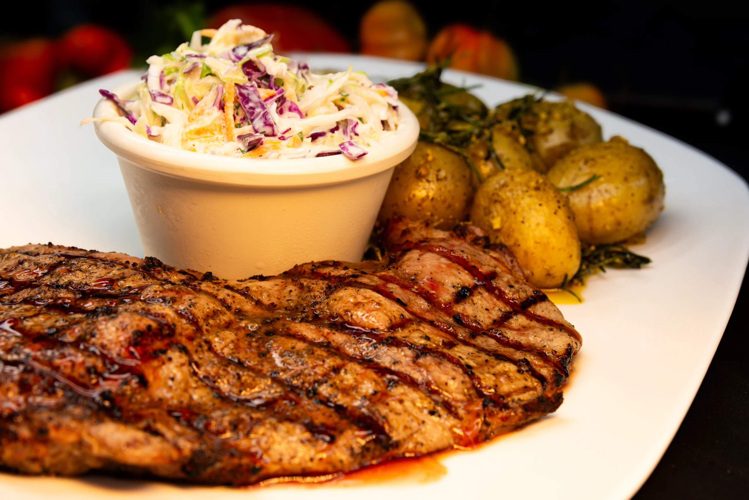 Ribeye Steak con ensalada & papas salteadas - Imagen 2